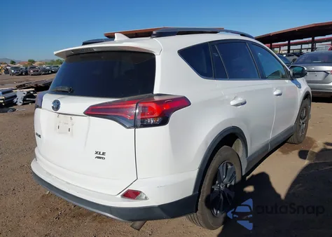 2018 Toyota Rav4 Xle из США, поврежденный, VIN 2T3RFREV3JW809665